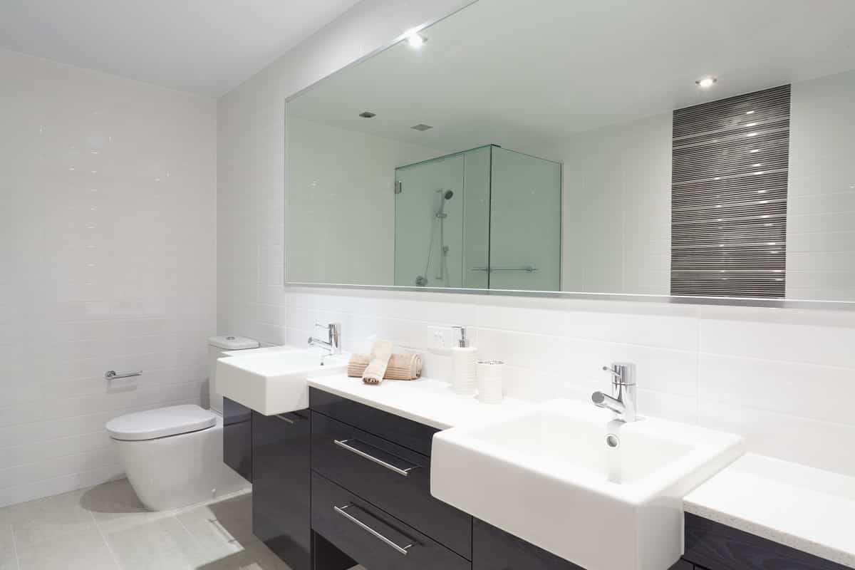 Higiene en el baño doméstico para asegurar la salubridad 3 banos elegantes